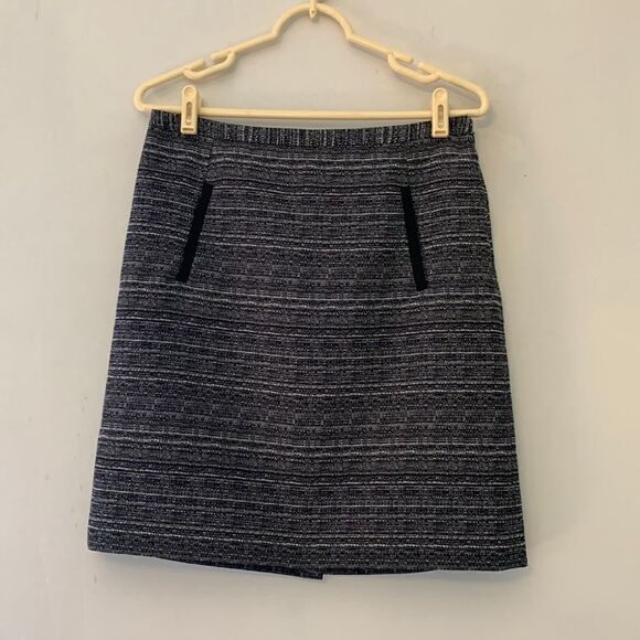 LOFT Dresses & Skirts - Loft black and white straight skirt Fully lined Back slit Size 6